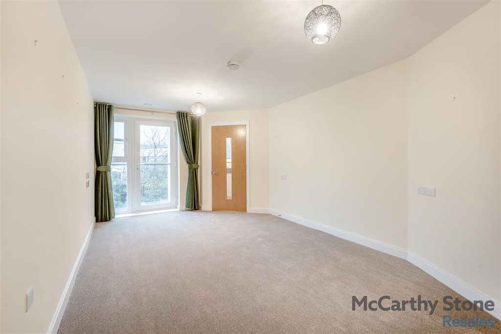 Property photo 2 of 22 8672597-Interior05.Jpg