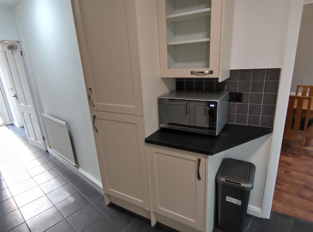 Property photo 2 of 7 210 Shp. Kitchen 2.Jpg