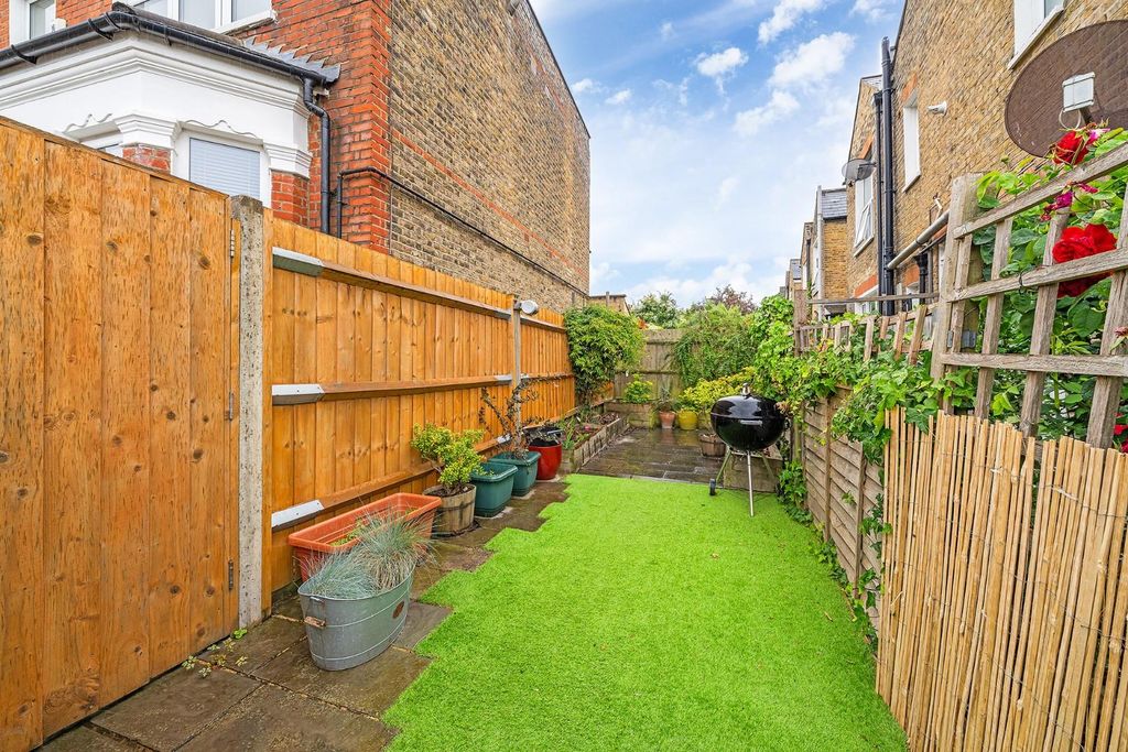 Property photo 2 of 19 Garden.Jpg