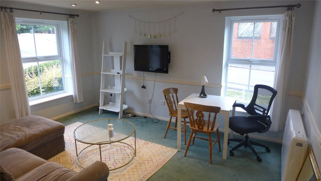 Property photo 2 of 8 Picture No. 11