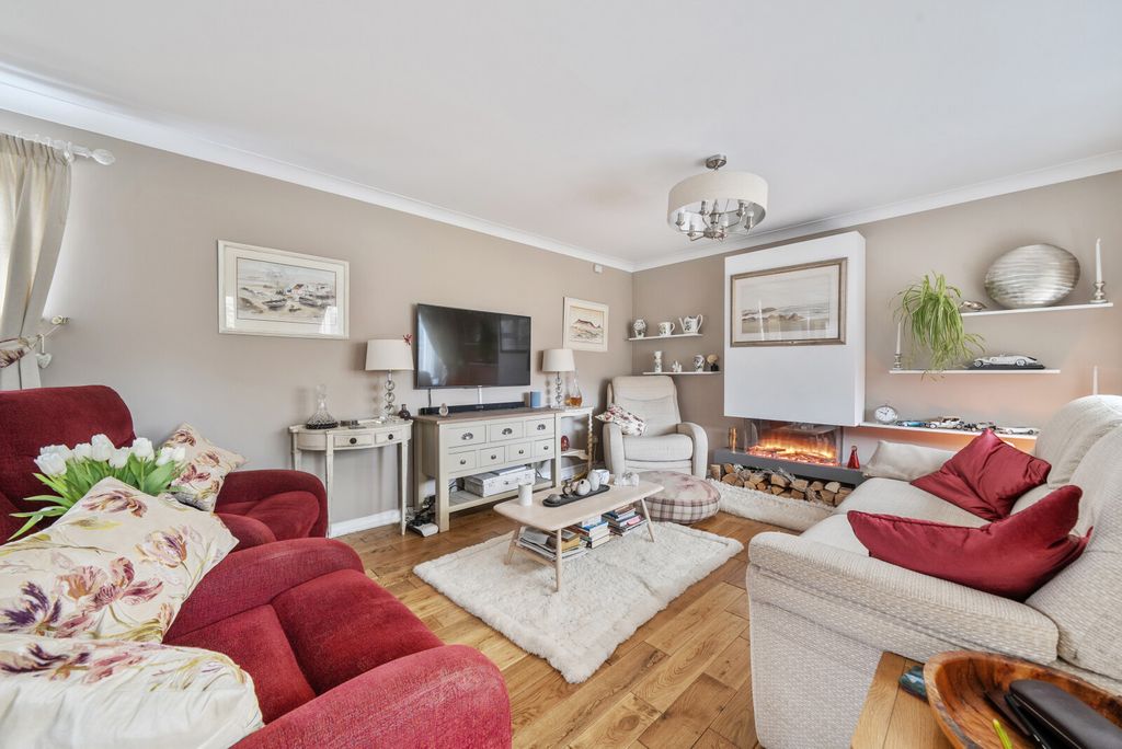 Property photo 2 of 20 1392986-11-696532...