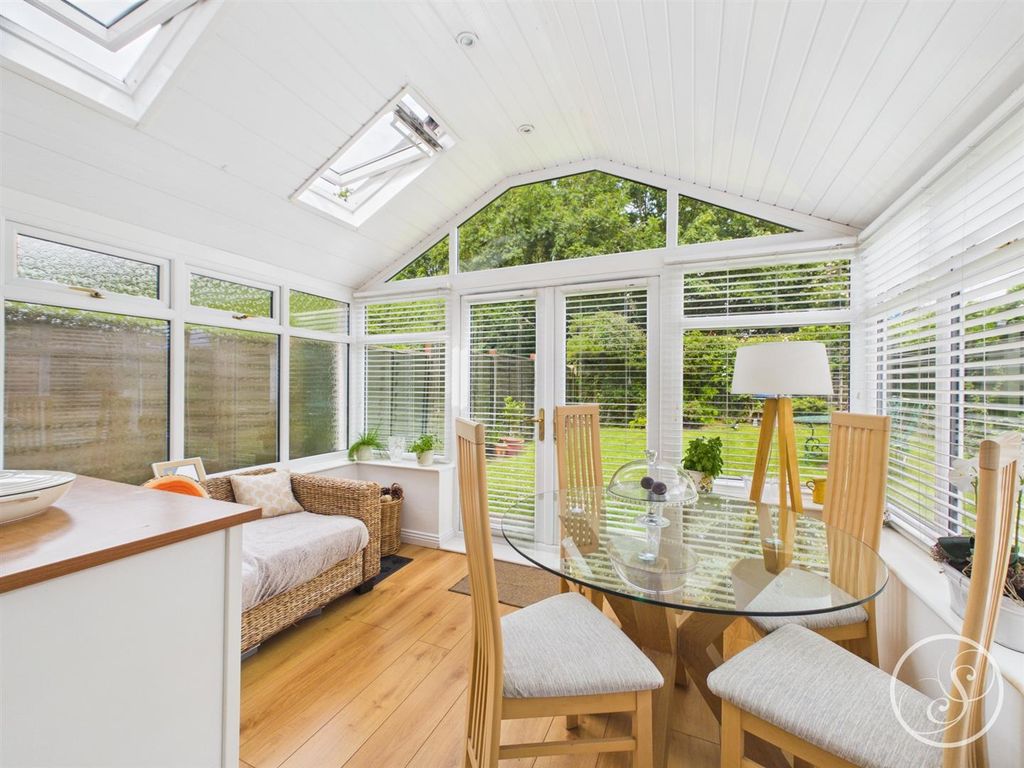 Property photo 3 of 24 Sunroom