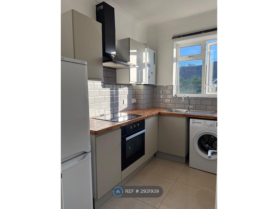 Property photo 1 of 6 Kitchen