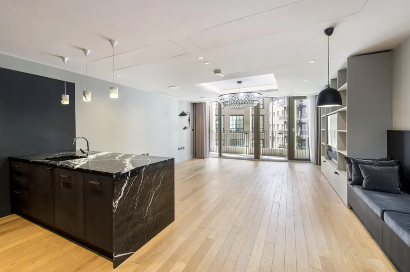 Property photo 2 of 23