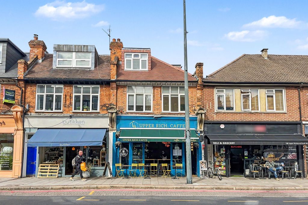Property photo 1 of 38 198 Upper Richmond Road West, London Sw14 8An