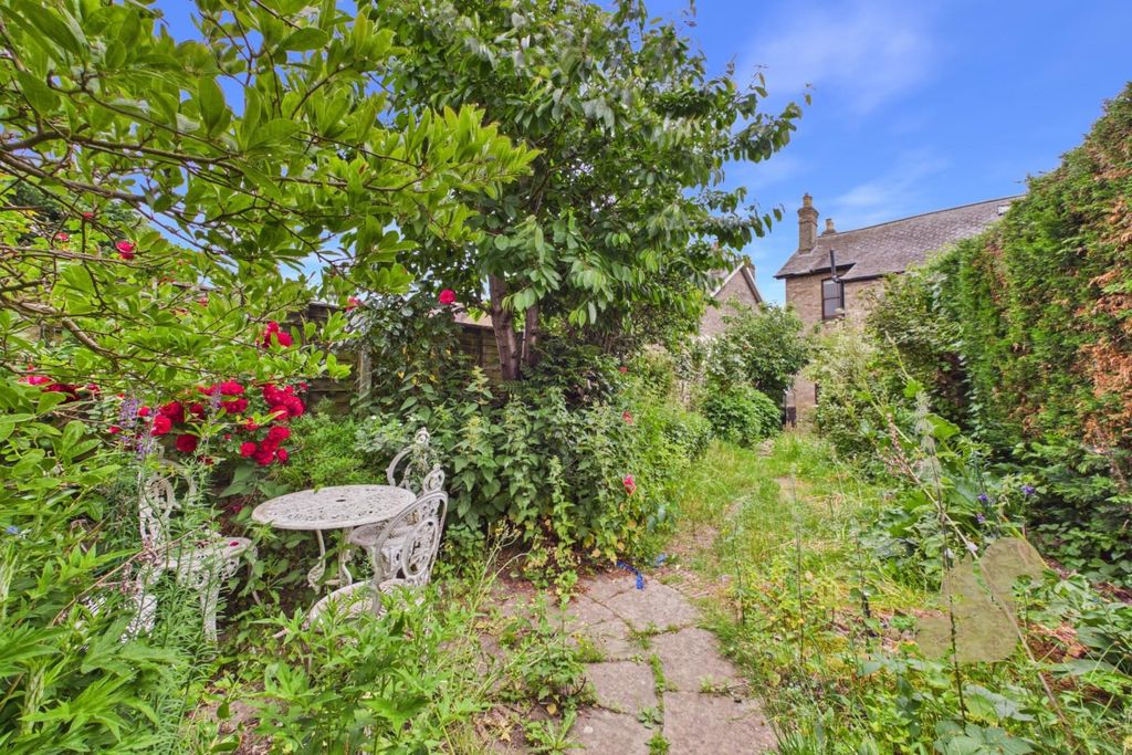 Property photo 3 of 18 Garden