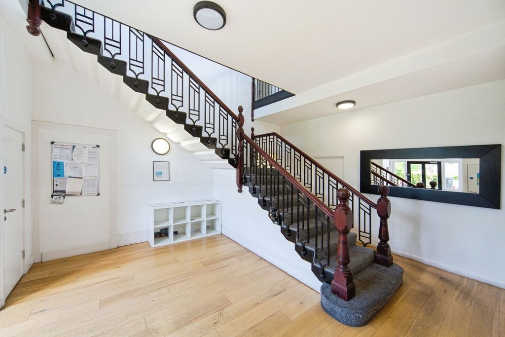 Property photo 3 of 23 Pbox-Img.Jpg