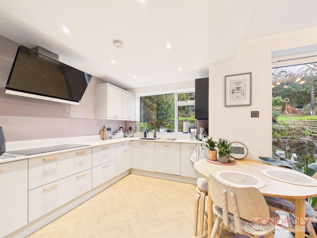 Property photo 2 of 29 Cam01943G0-Pr0607-Still005.Jpg