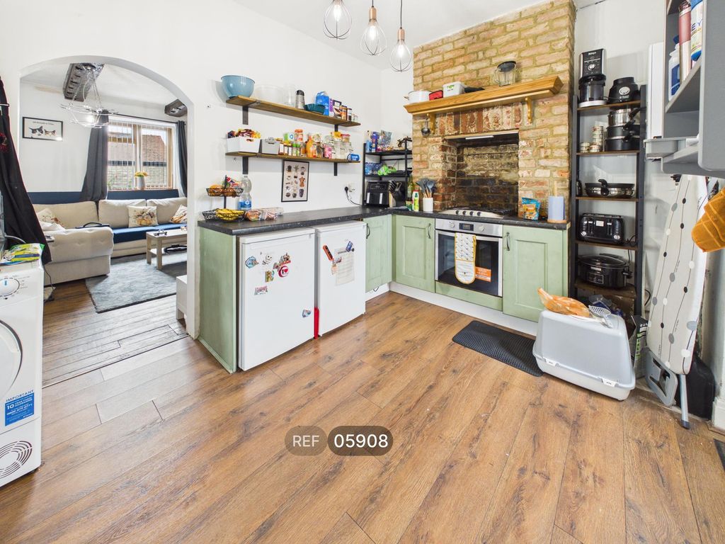 Property photo 2 of 13 Kitchen