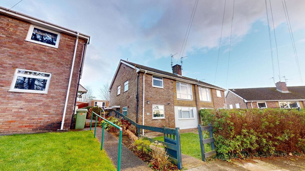 Property photo 1 of 8 Photo 12