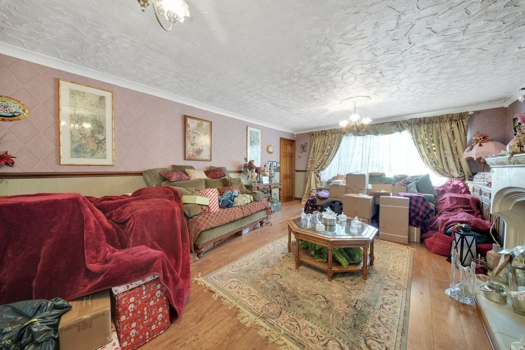 Property photo 2 of 27