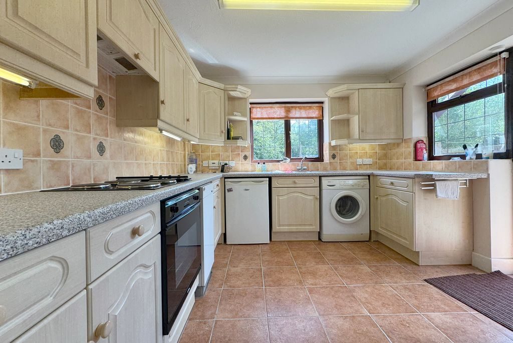 Property photo 3 of 13 Rc Kitchen