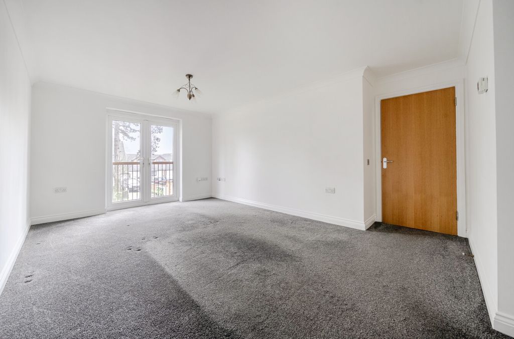 Property photo 2 of 12 1425467-25-69Aea5...