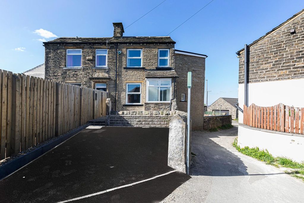 Property photo 1 of 27