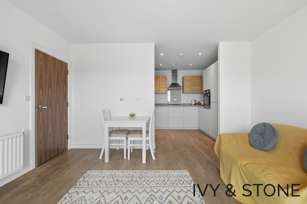 Property photo 3 of 16 3826183