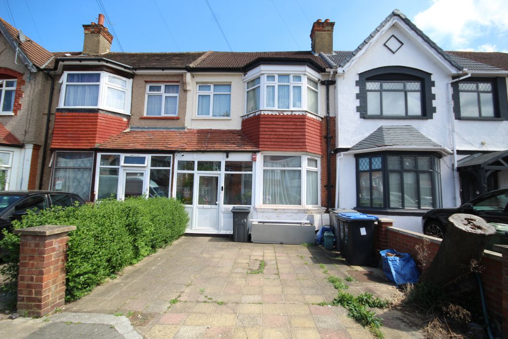 Property photo 1 of 6 Thurlby Road, Wembley, Middlesex Ha0