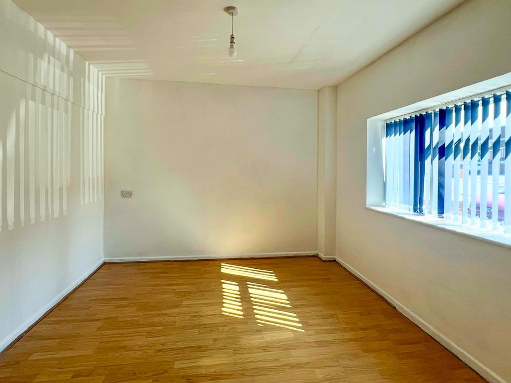 Additional image 10 of 2 bed flat to rentGround Floor 2 Bedroom Flat, Express House, Howsell Road WR14