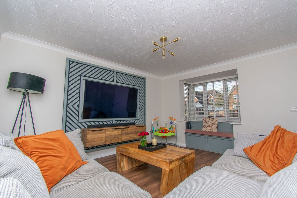 Property photo 2 of 20