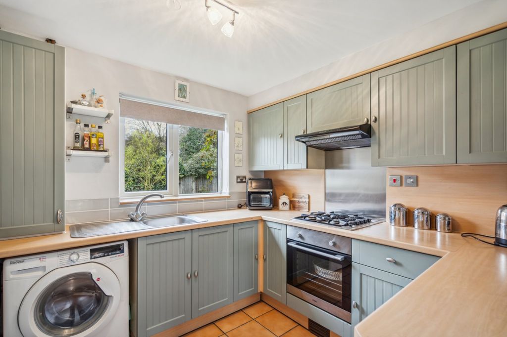 Property photo 3 of 18 Kitchen