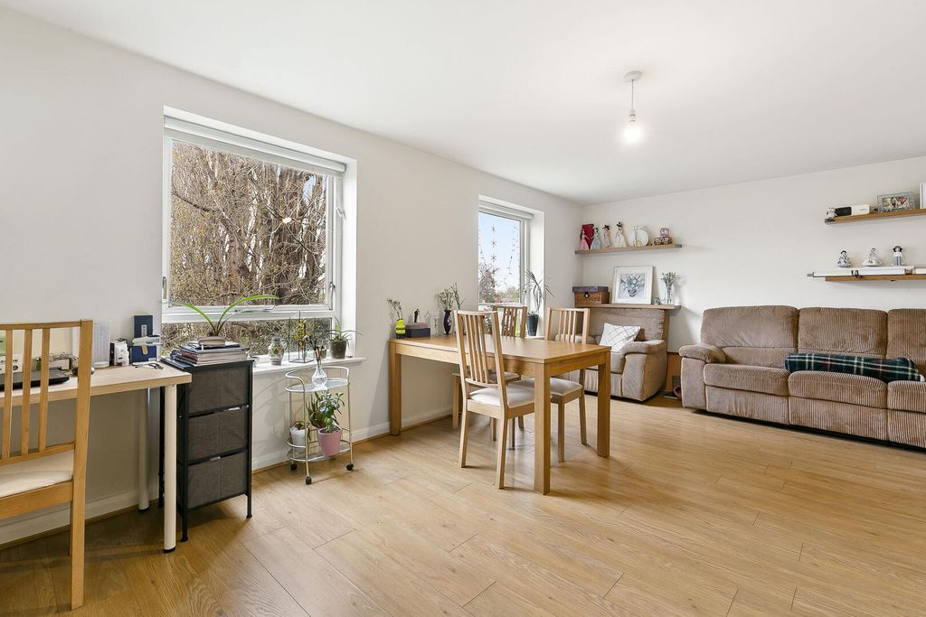 Property photo 1 of 9 Living Room