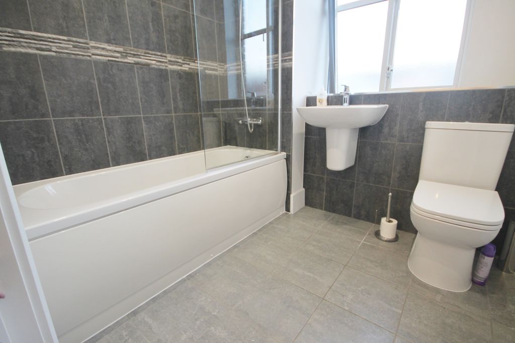 Additional image 8 of 2 bed flat for saleClarendon Park, Wheatsheaf Court LE2