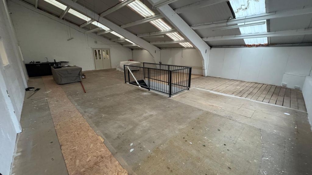 Property photo 2 of 6