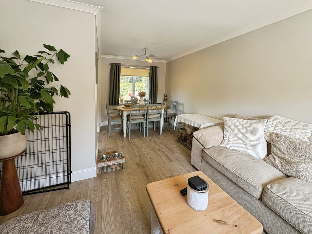 Property photo 3 of 19 Lounge