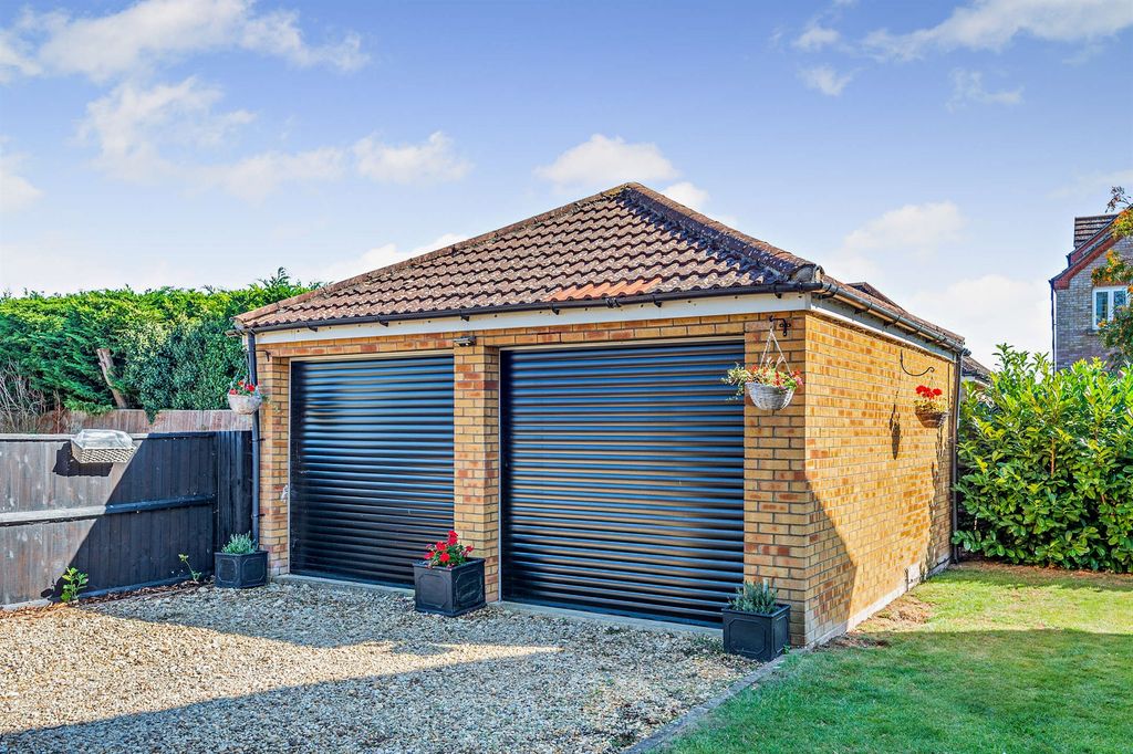 Property photo 2 of 20