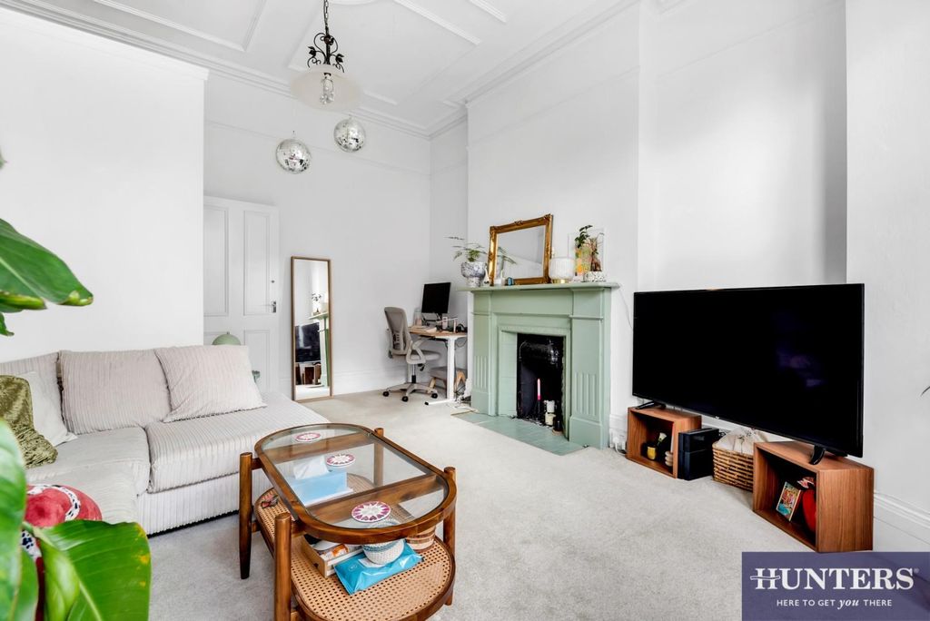 Property photo 3 of 11 Reception