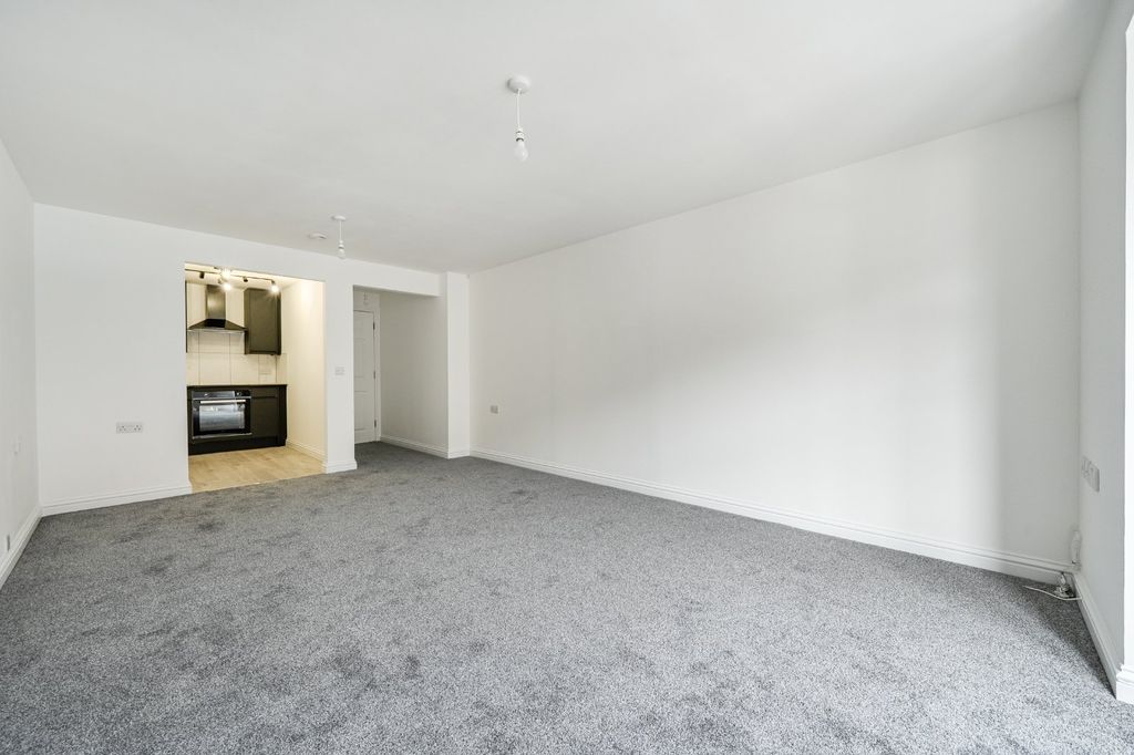 Property photo 3 of 8 Picture No. 30