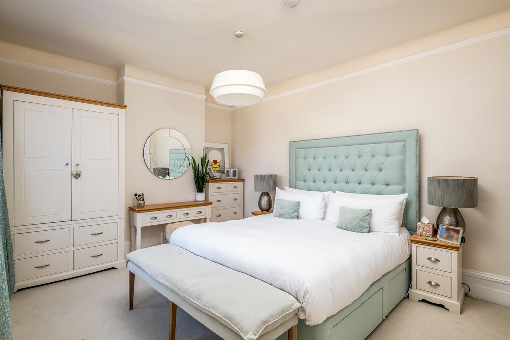 Additional image 13 of 5 bed semi-detached house for saleCastle Road, Bedford MK40