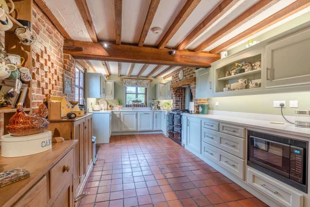 Property photo 2 of 27