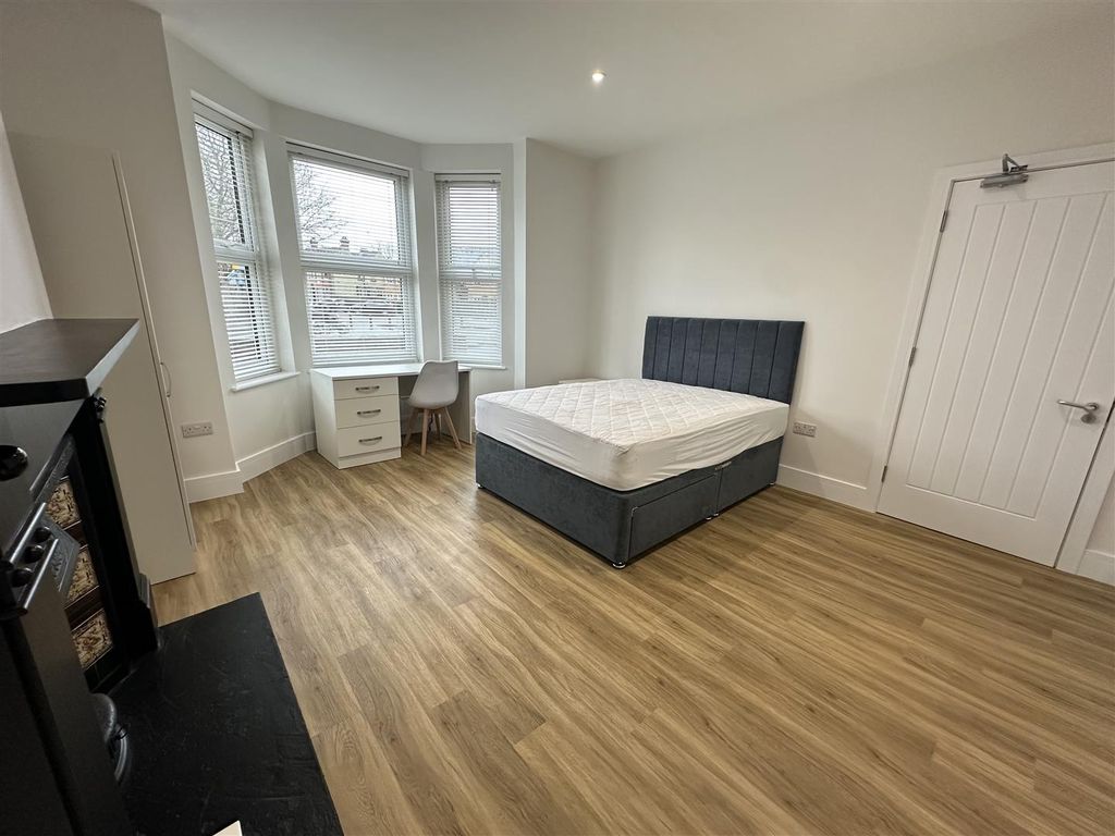 Property photo 1 of 4 Room 1.Jpg