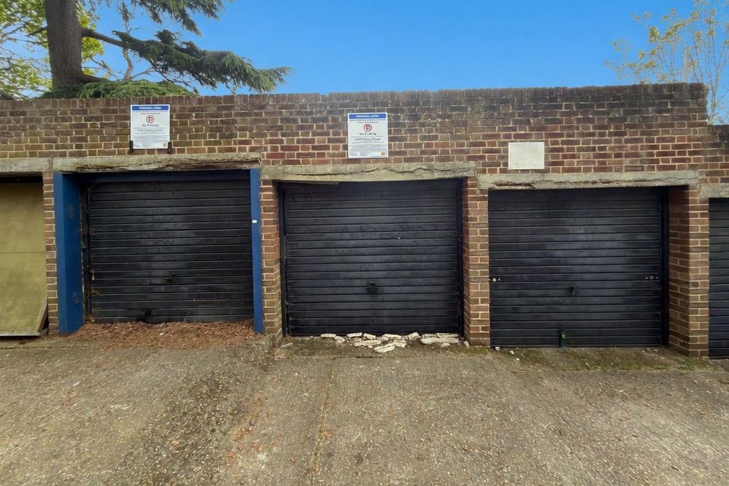 Property photo 1 of 3 Garage 6, Hilltop Court, 345 Grange Road, Norwood, London Se19 3Bx