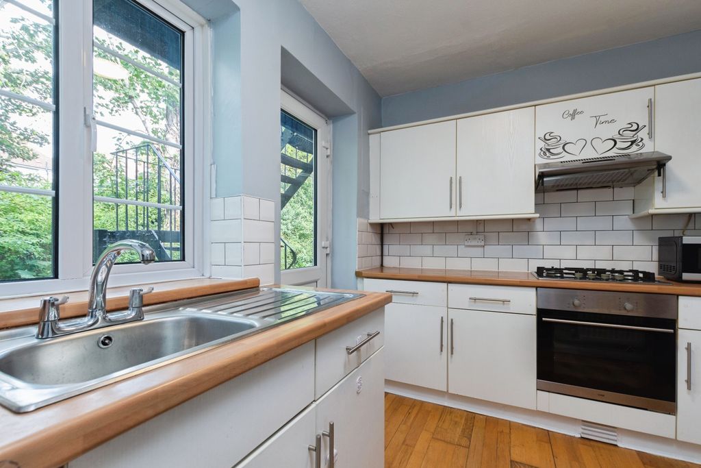 Property photo 2 of 20 Kitchen