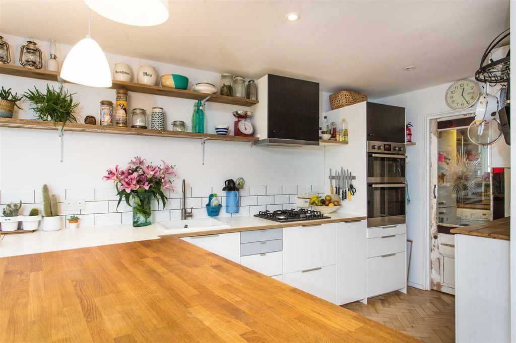 Property photo 3 of 12 Kitchen Area