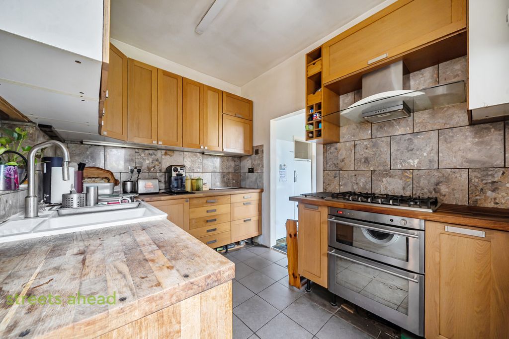 Property photo 3 of 19 25F0Cf79-E74d-43B...