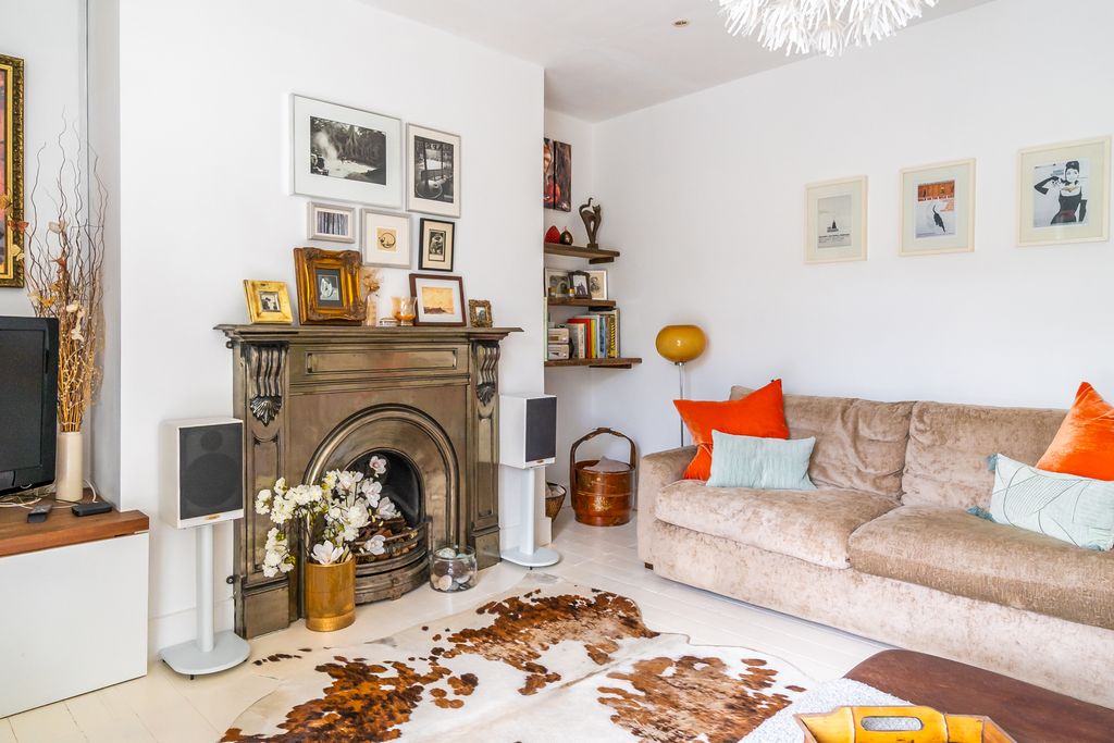 Property photo 2 of 17