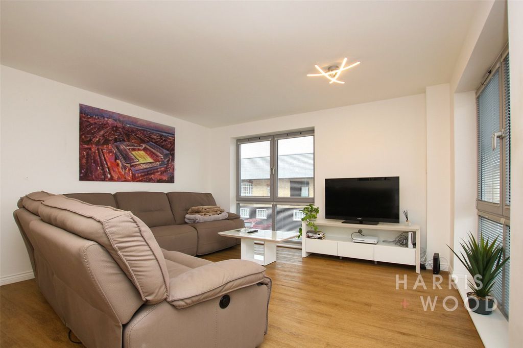 Property photo 2 of 18 Picture No. 13