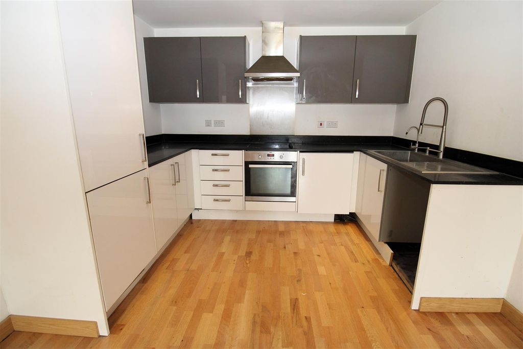 Property photo 3 of 10 Kitchen1.Jpg