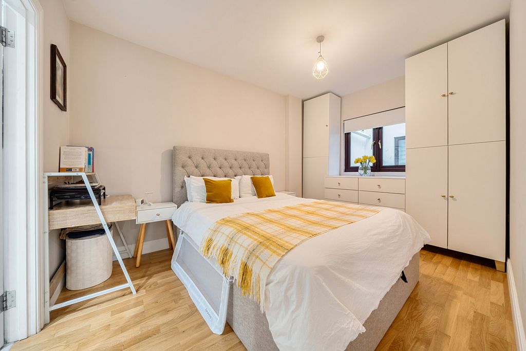 Property photo 3 of 16 Bedroom