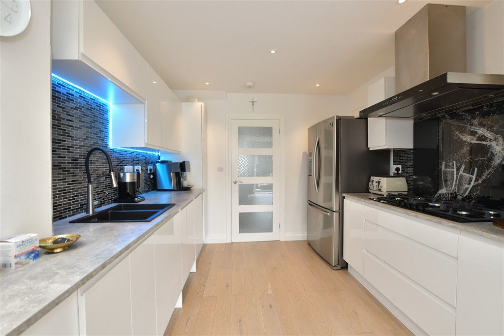 Property photo 2 of 17 Kitchen
