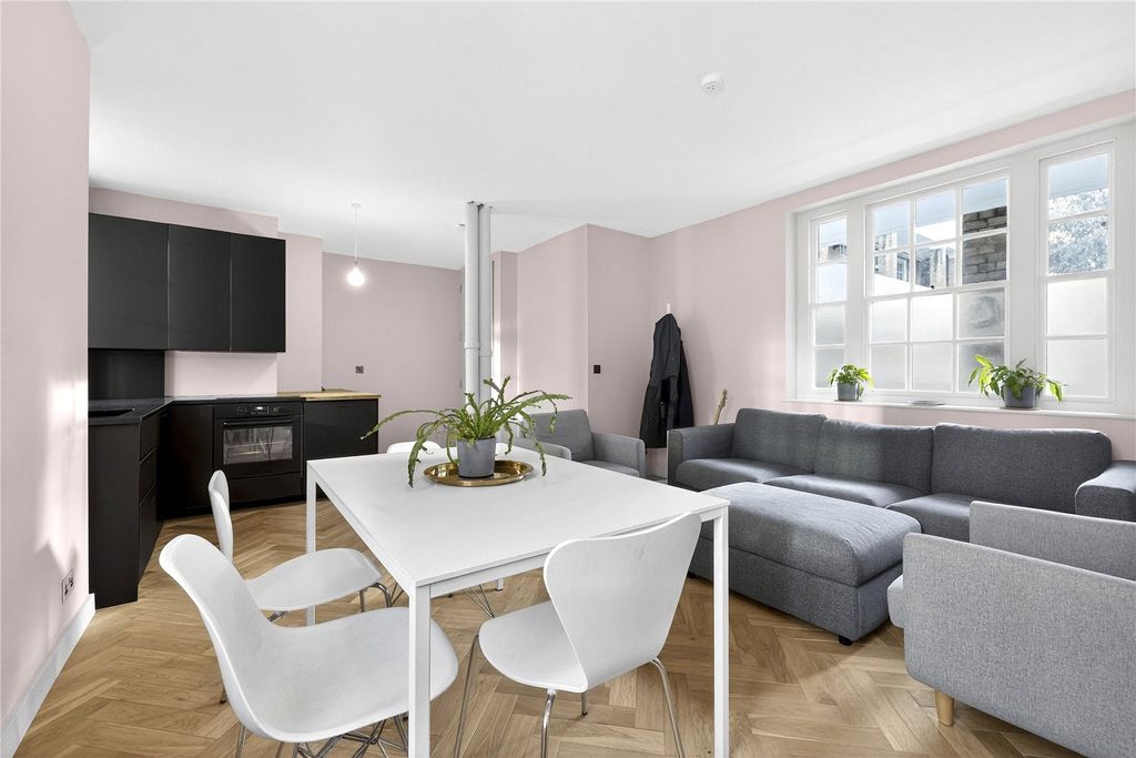 Property photo 2 of 20 Reception/Kitchen