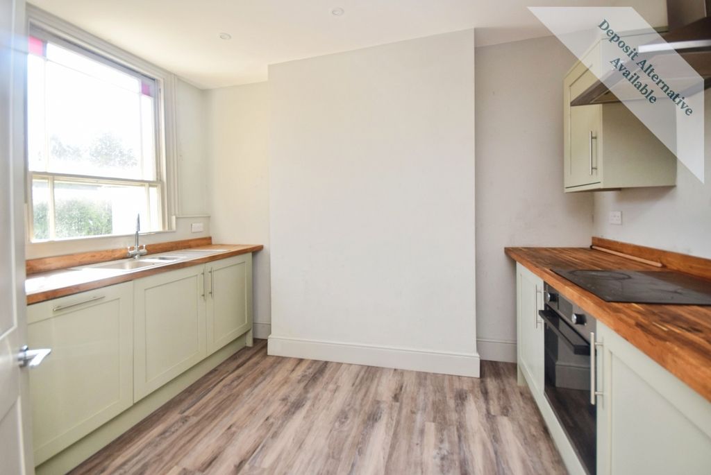 Property photo 2 of 11 Kitchen