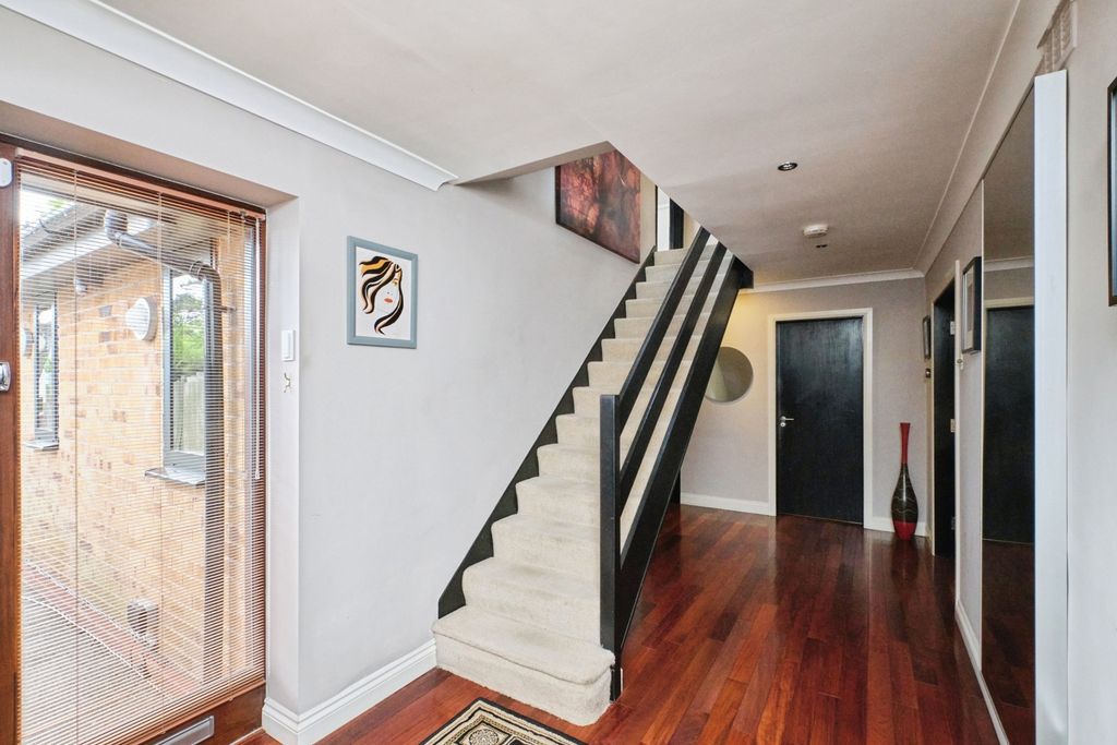 Property photo 2 of 20 Pbox-Img.Jpg