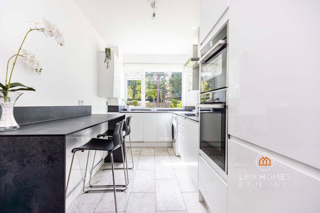 Property photo 3 of 39