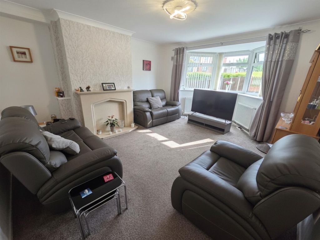 Property photo 3 of 14 128 Forest Rd - Lounge.Jpg