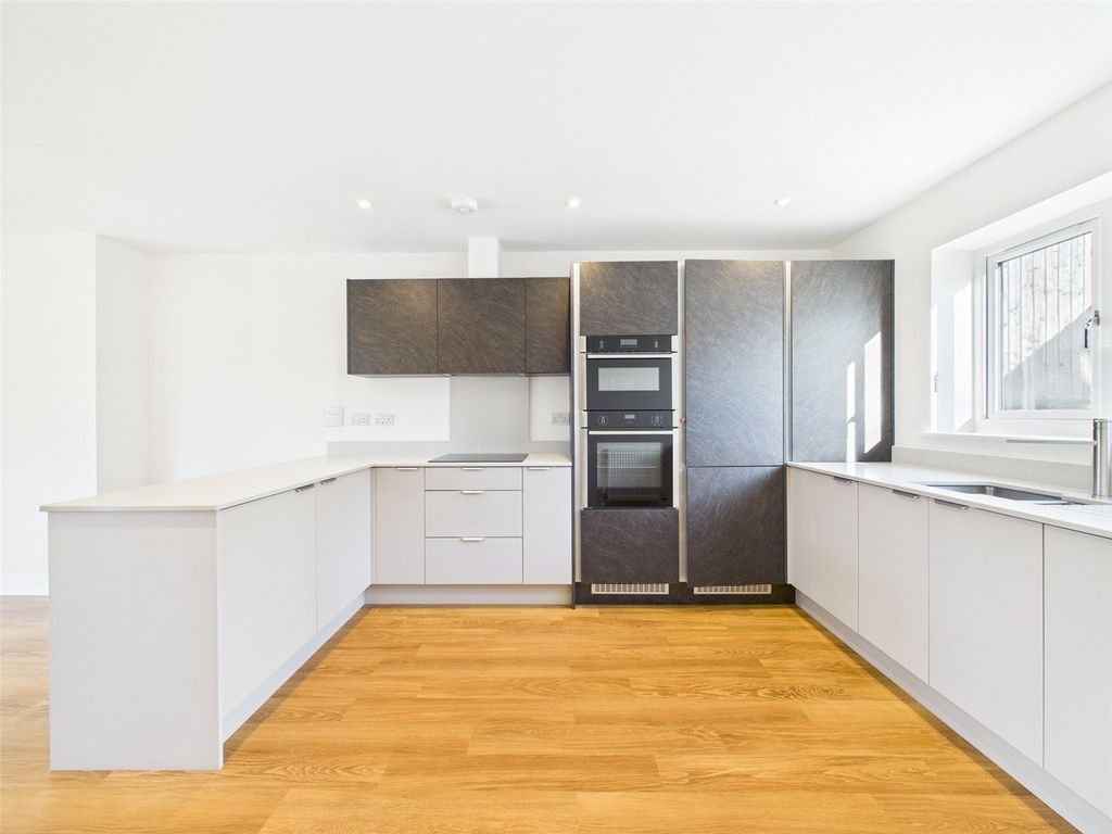 Property photo 2 of 18 Picture No. 02