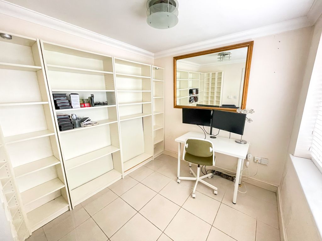 Property photo 3 of 17 Office