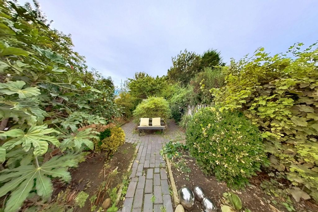 Property photo 3 of 17 Photo 10